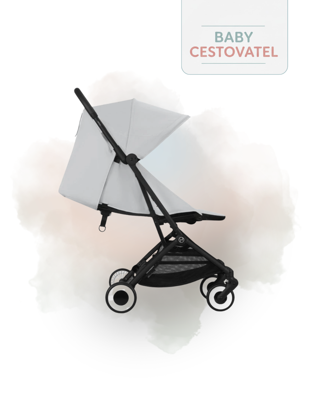 Boční pohled na světle šedý cestovní kočárek Cybex Orfeo se vzpřímenou opěrkou zad na jemném akvarelovém pozadí – Baby cestovatel.