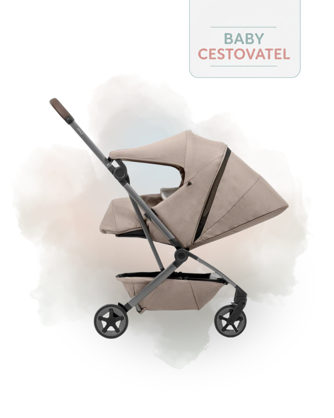 Boční pohled na pískový cestovní kočárek Joolz Aer 2 NEST TO SEAT v konfiguraci pro miminko s plně rozloženou sluneční stříškou – Baby cestovatel.