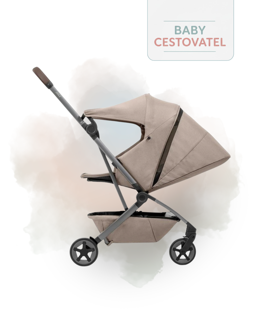 Boční pohled na pískový cestovní kočárek Joolz Aer 2 NEST TO SEAT s plně rozloženou sluneční stříškou na jemném akvarelovém pozadí – Baby cestovatel.