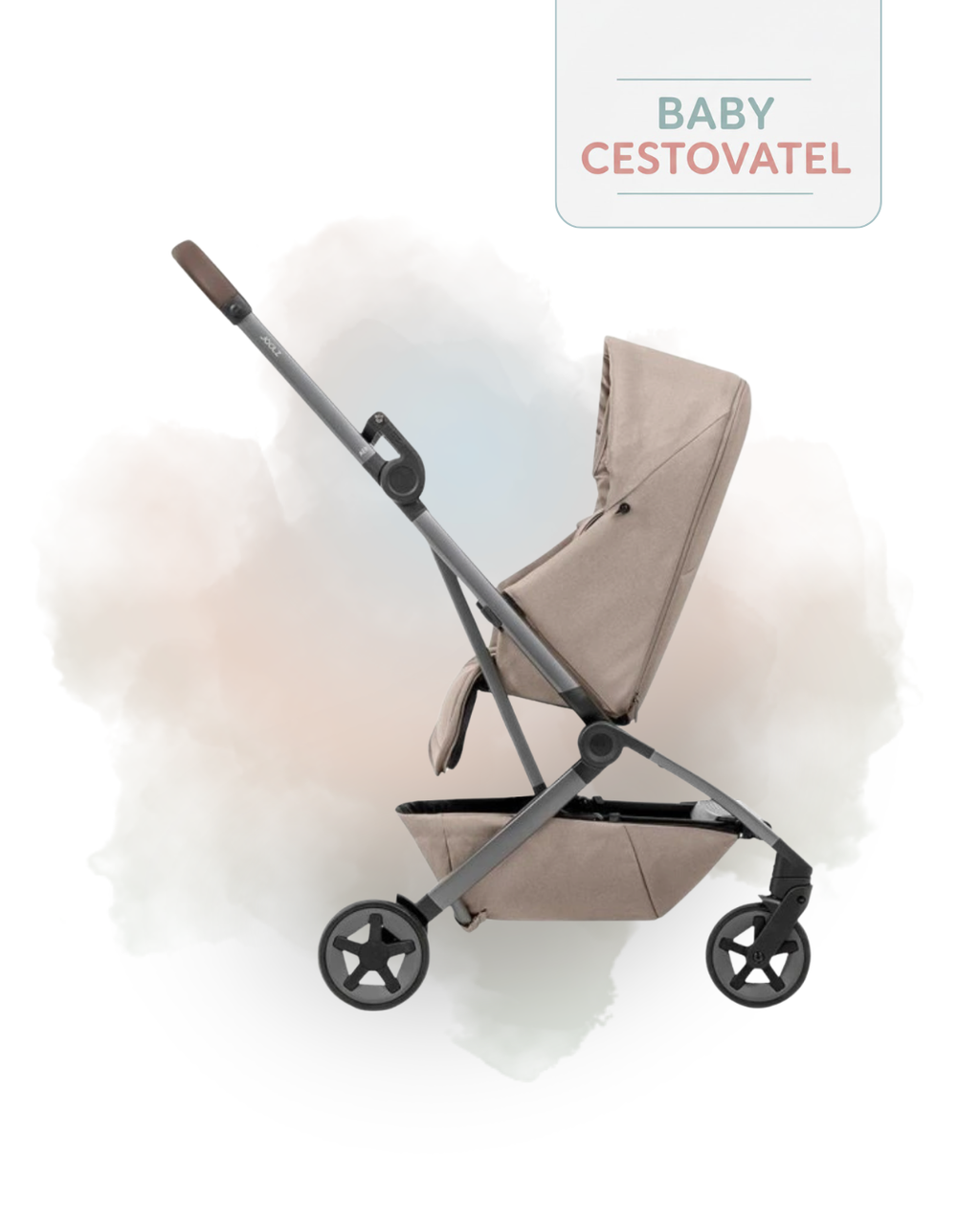 Boční pohled na pískový cestovní kočárek Joolz Aer 2 NEST TO SEAT se vzpřímenou opěrkou zad na jemném akvarelovém pozadí – Baby cestovatel.