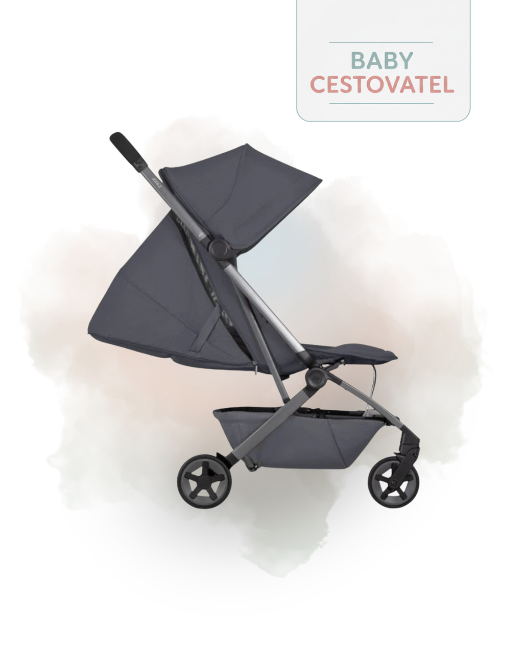 Boční pohled na tmavě šedý kompaktní cestovní kočárek Joolz Aer+ s maximálně rozloženou sluneční stříškou pro dokonalý stín – Baby cestovatel.