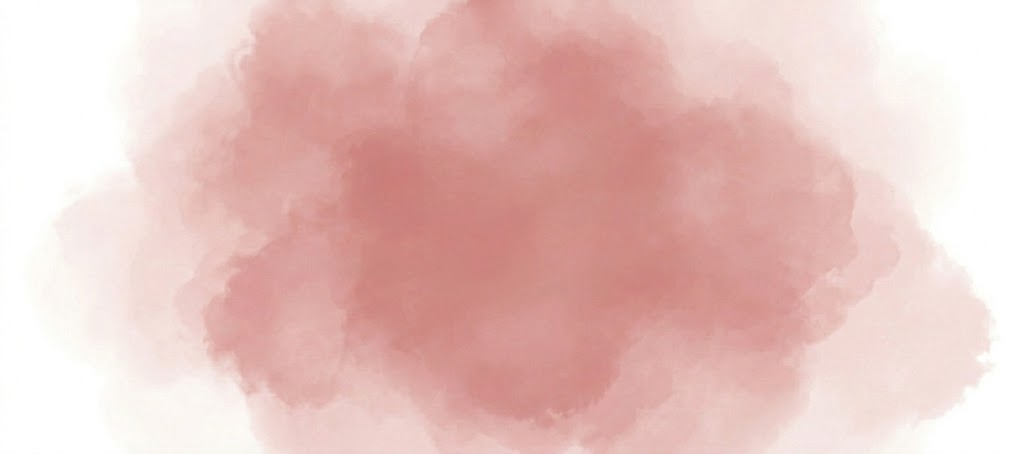 Jemná růžová akvarelová skvrna s texturou vodových barev a ropitými okraji na bílém pozadí.